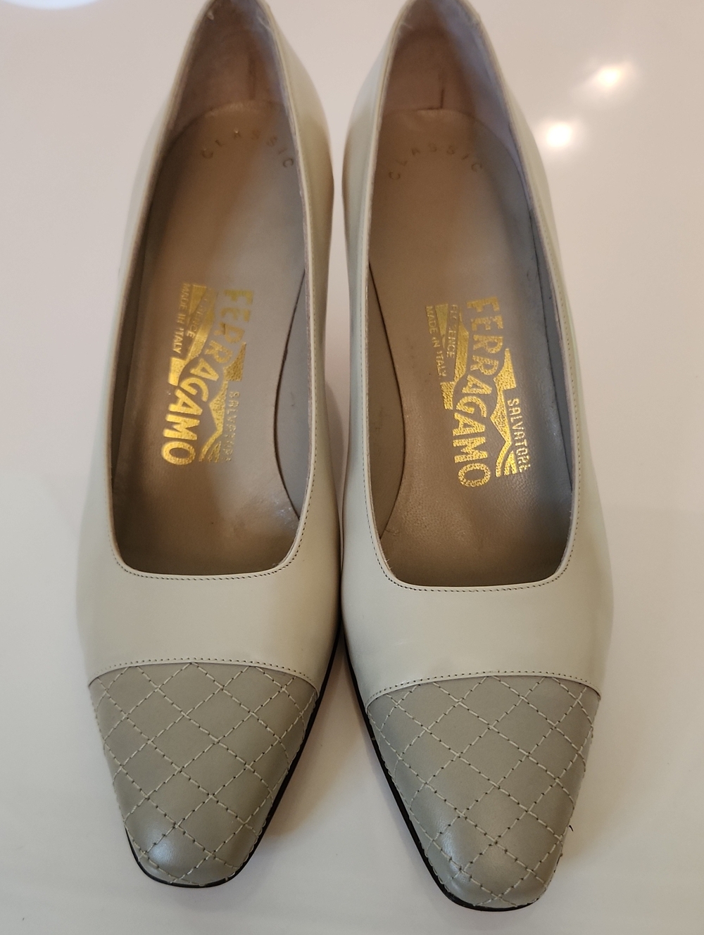 Salvatore Ferragamo Vintage Two-Tone Quilted Cap-Toe Pumps Off-White/Beige Sz: 7